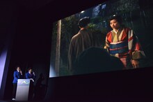 活弁を披露する銀シャリ。