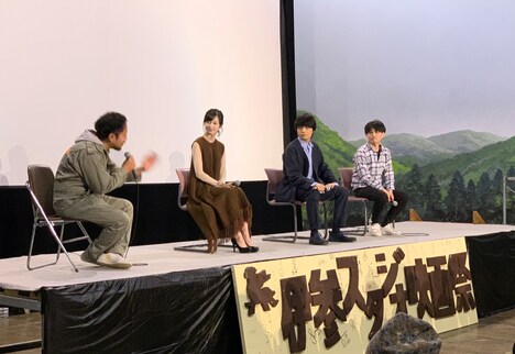 「踊ってミタ」プレミア上映の様子。左から加藤小夏、岡山天音、飯塚俊光。