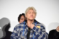 「One in a Million -奇跡の夜に-」を歌う小森隼。