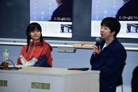 左から塩谷歩波、平松佑介。