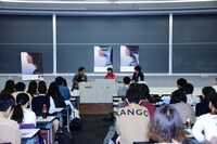 「わたしは光をにぎっている」トークイベントの様子。