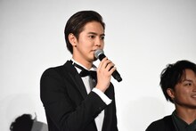 メンバーに促され、「キスしに行くよ」と言う片寄涼太。