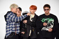 中務裕太（中央）