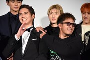 左から片寄涼太、数原龍友。