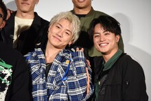 左から小森隼、白濱亜嵐。