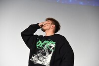 舞台挨拶終了後、なぜか感極まる数原龍友。