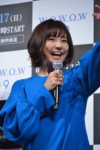 ファンに手を振る木村文乃。