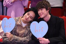 「his」トークイベント付き試写会の様子。左から藤原季節、宮沢氷魚。