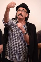 「マッドマックス」で右腕をちぎられるカンダリーニを演じたポール・ジョンストーン。