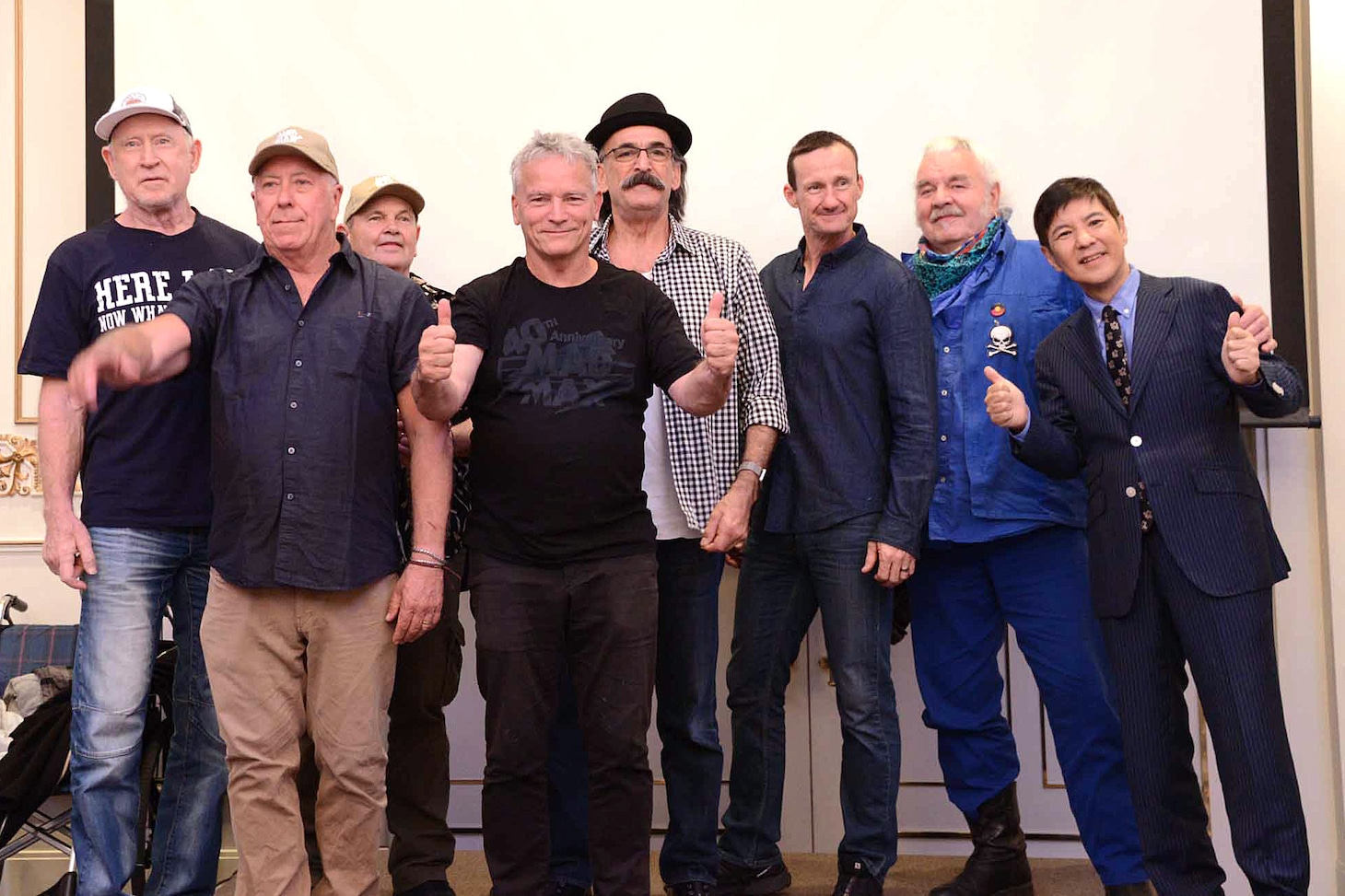 「マッドマックス・コンベンション2019」にて、左からシェル・ニルソン、スティーヴ・ビズリー、デイル・ベンチ、ティム・バーンズ、ポール・ジョンストーン、ジョン・アイルズ、ヒュー・キース・バーン、関根勤。