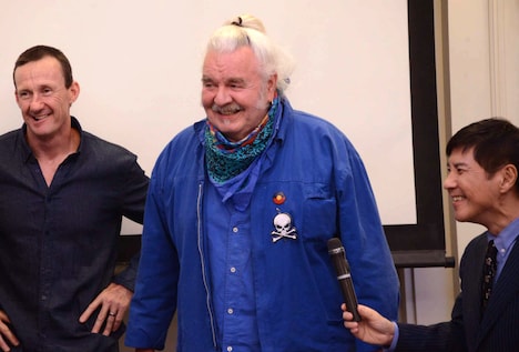 2019年に来日し「マッドマックス・コンベンション」に参加したヒュー・キース・バーン（中央）。