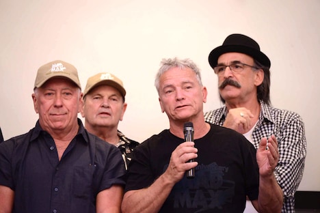 左からスティーヴ・ビズリー、デイル・ベンチ、ティム・バーンズ、ポール・ジョンストーン。