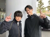 左から、西崎颯真役の今井悠貴と、ファイター田中役の前川泰之。