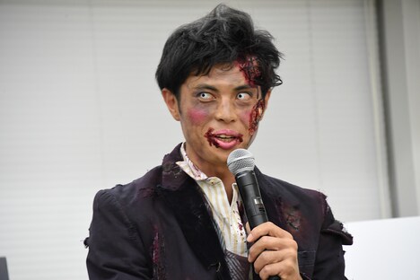 “ゾン美”メイクを施された小島よしお。