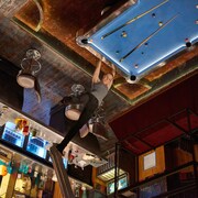 宙吊り、灼熱地獄、猛毒ガス…「エスケープ・ルーム」邪悪な部屋を捉えた新カット