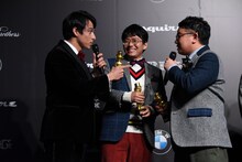 左から満島真之介、亜生、昴生。