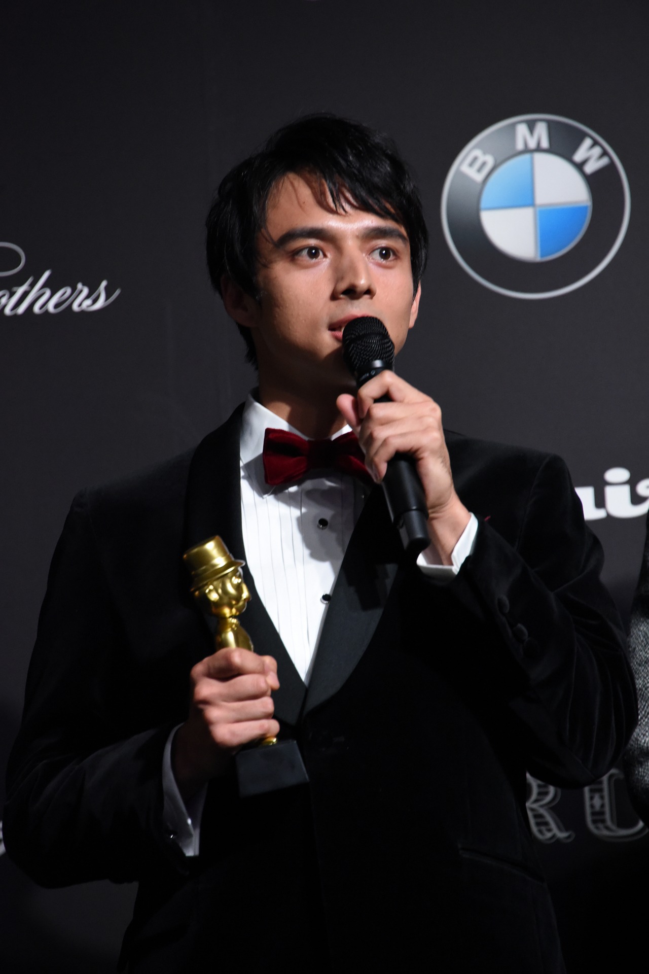 満島真之介