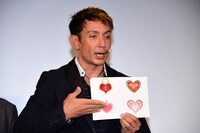 マジックを披露するセロ。