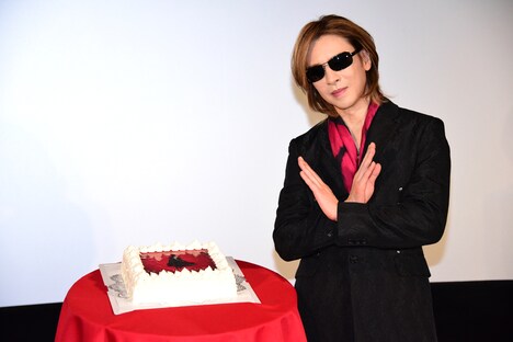 ケーキとYOSHIKI。