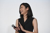 ディーン・フジオカの話に笑う松下奈緒。