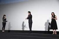 「自分的にはけっこうなアクション」「命を懸けて走った」と地下鉄へ向かうシーンを解説するディーン・フジオカ（中央）。