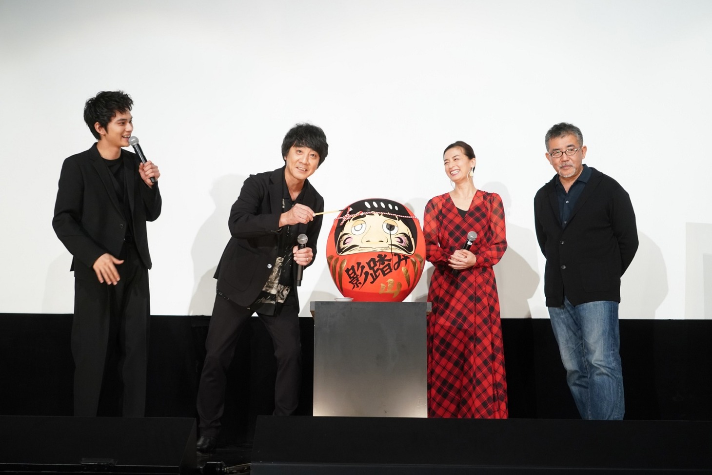 「影踏み」公開記念舞台挨拶の様子。
