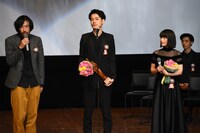 左から今泉力哉、成田凌、岸井ゆきの。