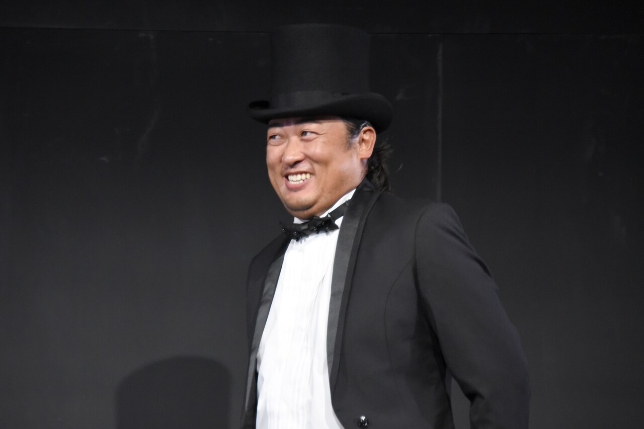 ニャア…ニャア…ロバート秋山、映画「キャッツ」イベントでネコ語を話す