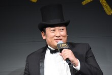 映画「キャッツ」制作発表会に登壇したロバート秋山。