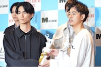 前列左から野村大貴、成田凌。