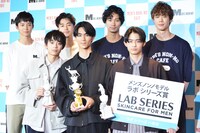 第34回新メンズノンノモデル発表式の様子。前列左から水沢林太郎、野村大貴、豊田裕大。後列左から鈴木仁、成田凌、清原翔、宮沢氷魚。