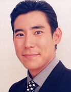 倉嶋亮介役の高嶋政伸。