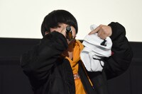 ラップを披露する達磨。