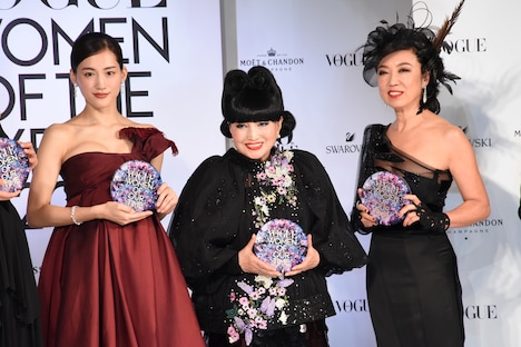 左から綾瀬はるか、黒柳徹子、松任谷由実。