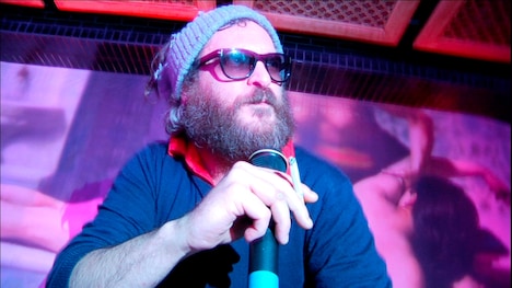 「容疑者、ホアキン・フェニックス」