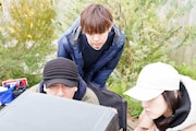 「午前0時、キスしに来てよ」メイキング写真より、片寄涼太(中央)。