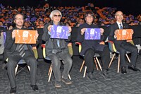 「男はつらいよ お帰り 寅さん」先行上映会にて、左から秋本治、山田洋次、高橋陽一、葛飾区長の青木克徳。