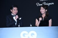 MCを務めた平成ノブシコブシの‎吉村崇（左）と宇垣美里（右）。