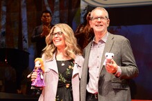 左からジェニファー・リー、クリス・バック。