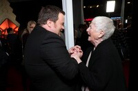 左からポール・ウォルター・ハウザー、ボビ・ジュエル。