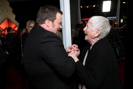 左からポール・ウォルター・ハウザー、ボビ・ジュエル。