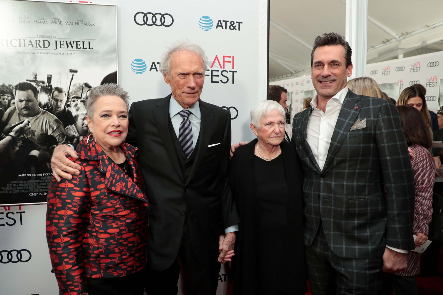 左からキャシー・ベイツ、クリント・イーストウッド、ボビ・ジュエル、ジョン・ハム。