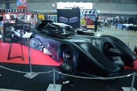 「バットマン」のバットモービル。