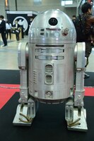 「ローグ・ワン／スター・ウォーズ・ストーリー」のライトアップリモートコントロールR2-BHDドロイドM。