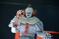 「ムービー・マスターピース」より、「IT／イット THE END “それ”が見えたら、終わり。」ペニーワイズのフィギュア。