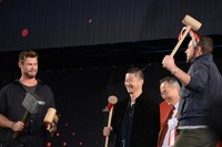 鏡開きの様子。