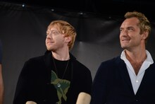 左からルパート・グリント、ジュード・ロウ。