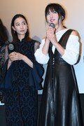 左から花影香音、搗宮姫奈。