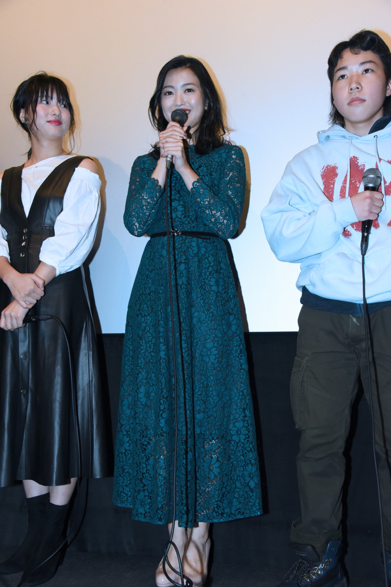 左から搗宮姫奈、北原里英、住川龍珠。
