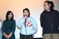 左から北原里英、住川龍珠、坂口拓。